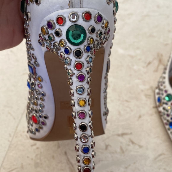 So fashion heels. Very elegant. - Picture 3 of 6